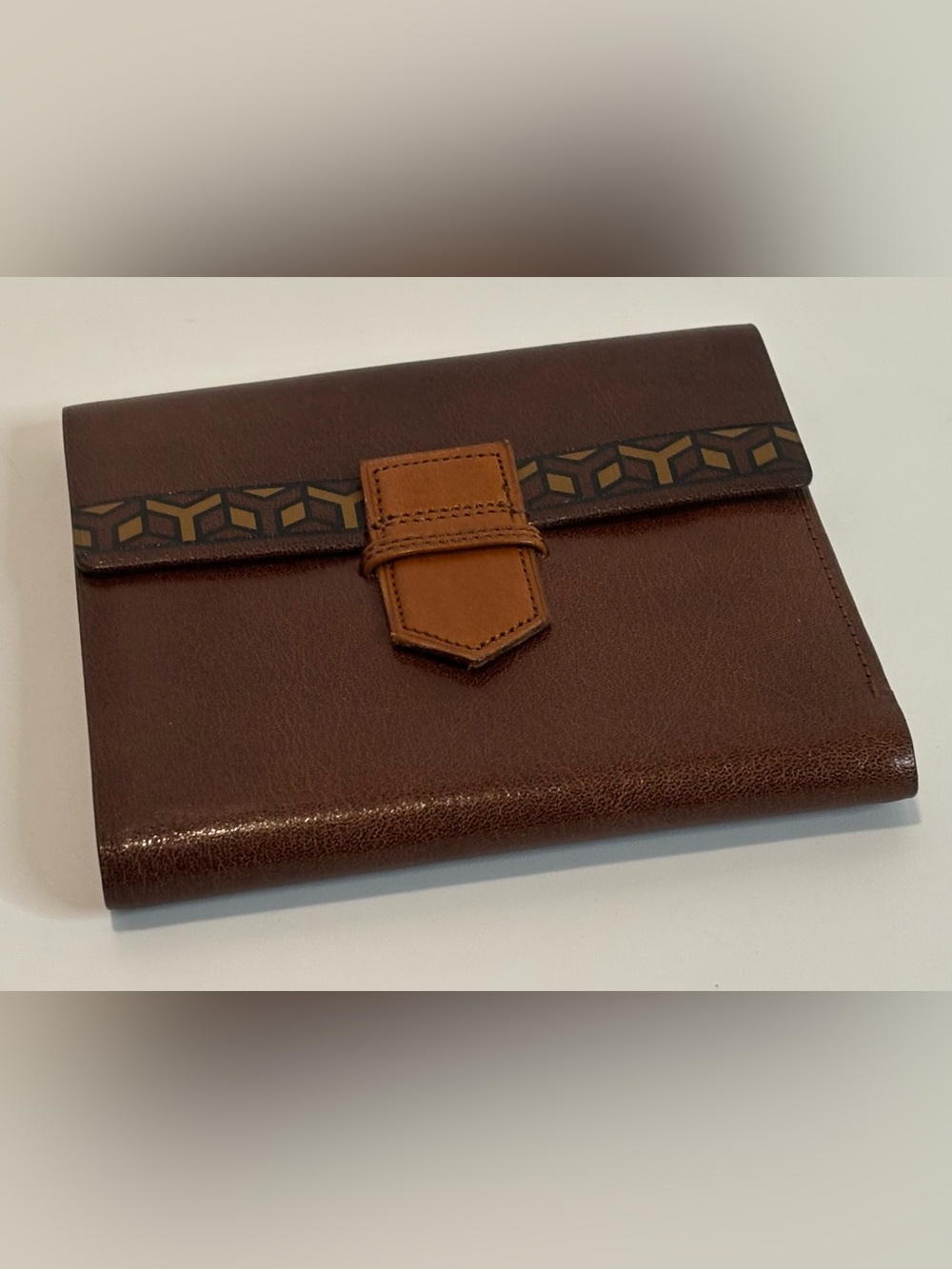 YVES SAINT LAURENT ($300+) Y Mark Vintage Compact Bifold Wallet